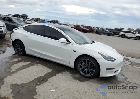 2020 Tesla Model 3 z USA, uszkodzony, nr VIN 5YJ3E1EB4LF795915
